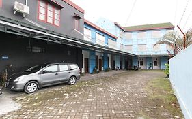 RedDoorz Syariah At Kebun Raya